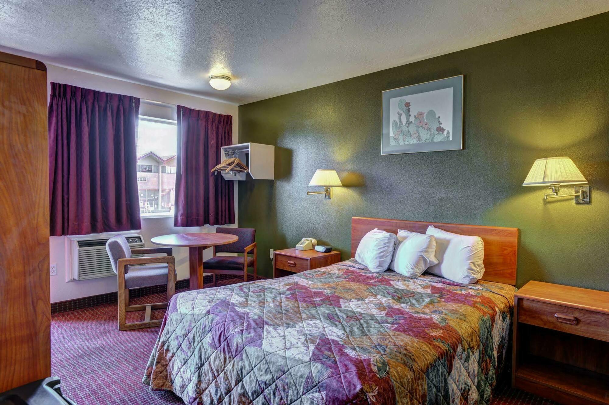 Rodeway Inn Cedar City Exterior photo